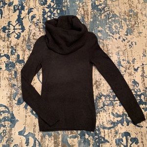 Gap XS cozy, soft sweater. Oversized turtle neck.